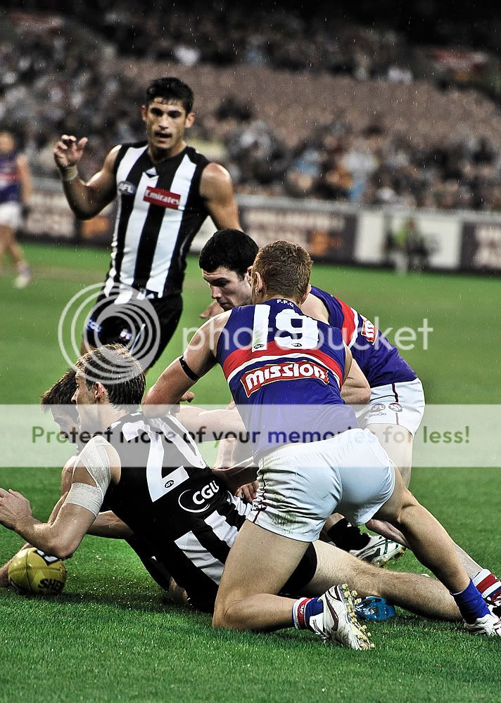 【94】周日拍的澳式足球,全幅   300mm还是太短了